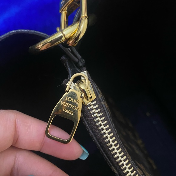 Louis Vuitton Monogram Flower Tote Bag - Picture 12 of 17